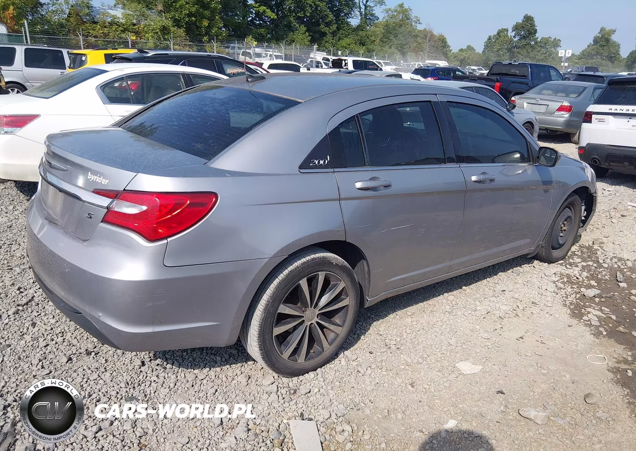 2014 Chrysler 200 Touring VIN:1C3CCBBGXEN183898 - 4