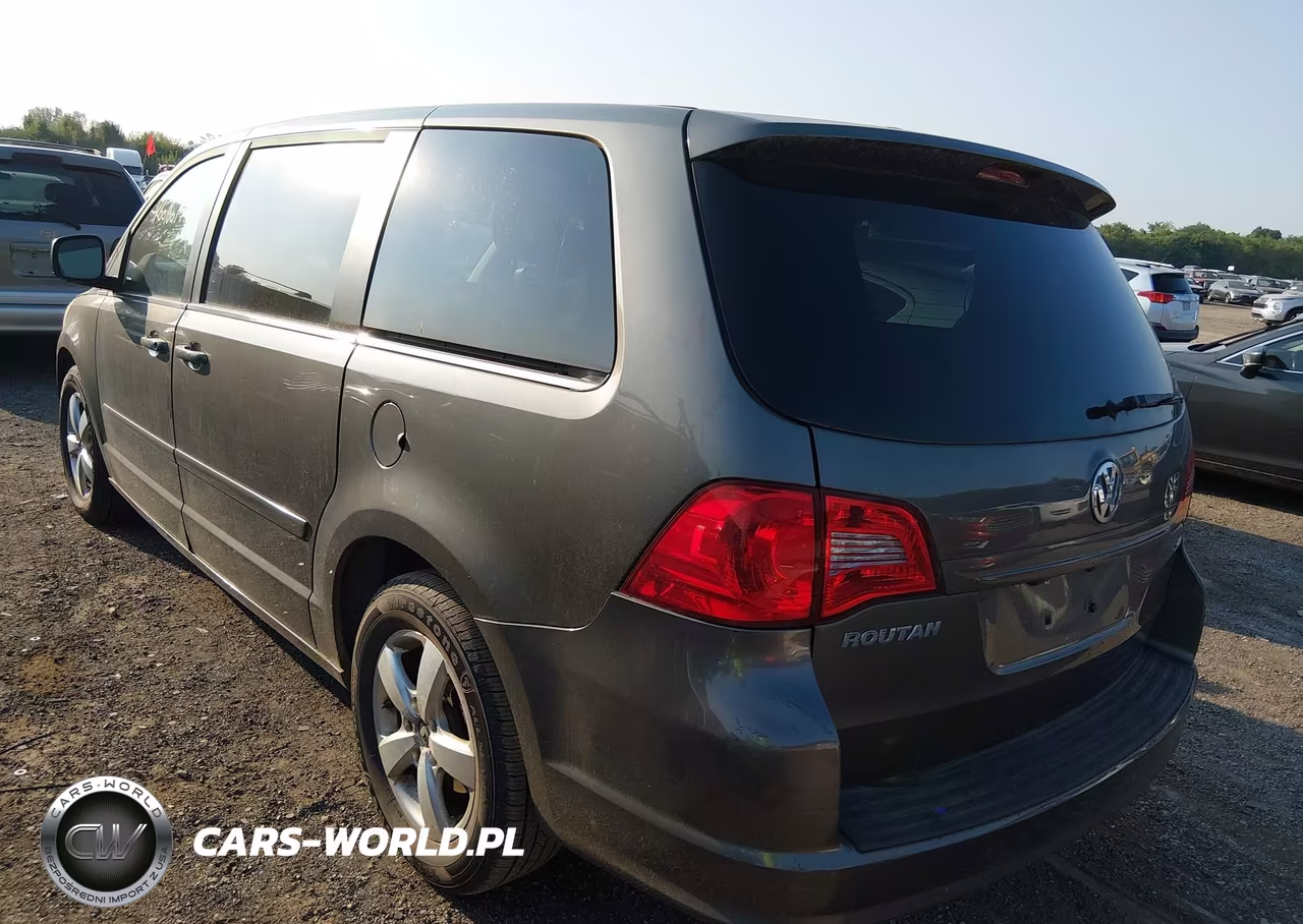 2010 Volkswagen Routan Sel VIN:2V4RW5DX2AR236947 - 3