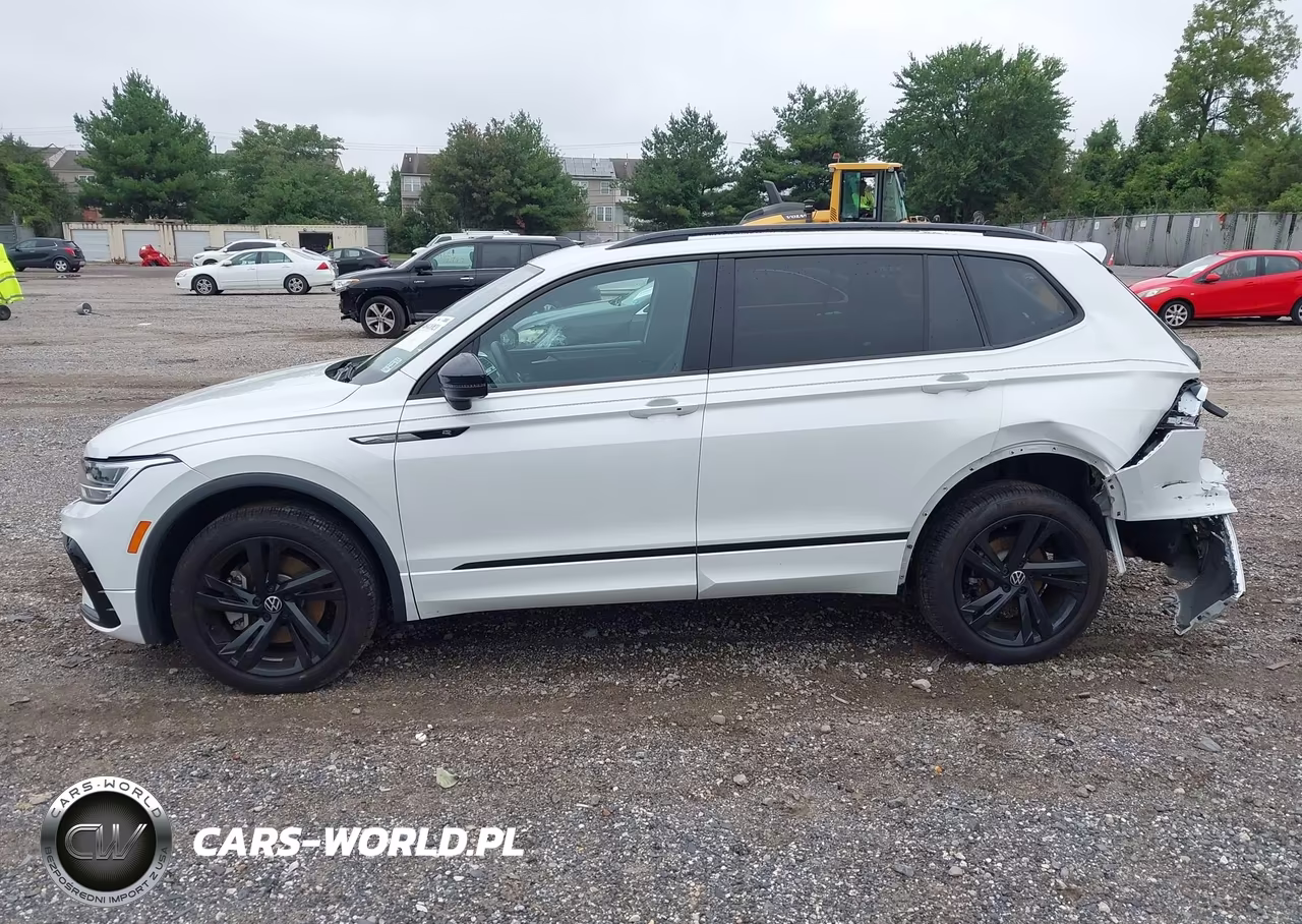 2023 Volkswagen Tiguan 2.0T Se R-Line Black VIN:3VV8B7AX2PM024682 - 14