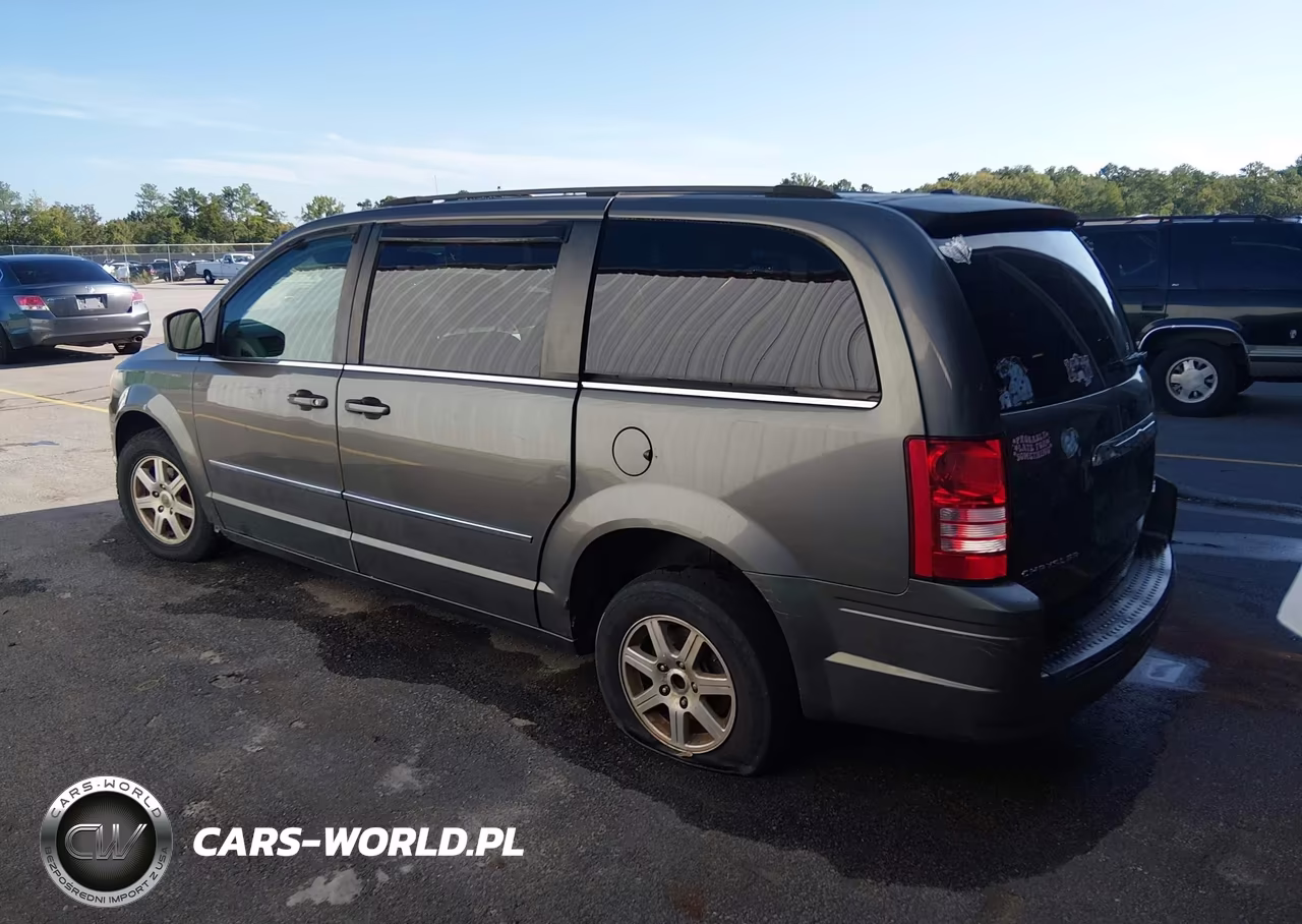 2010 Chrysler Town & Country Touring VIN:2A4RR5D18AR305180 - 3