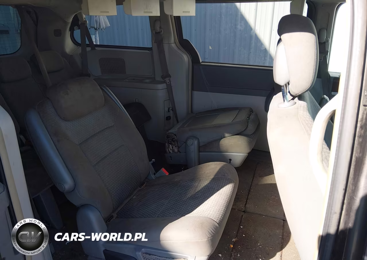 2010 Chrysler Town & Country Touring VIN:2A4RR5D18AR305180 - 8