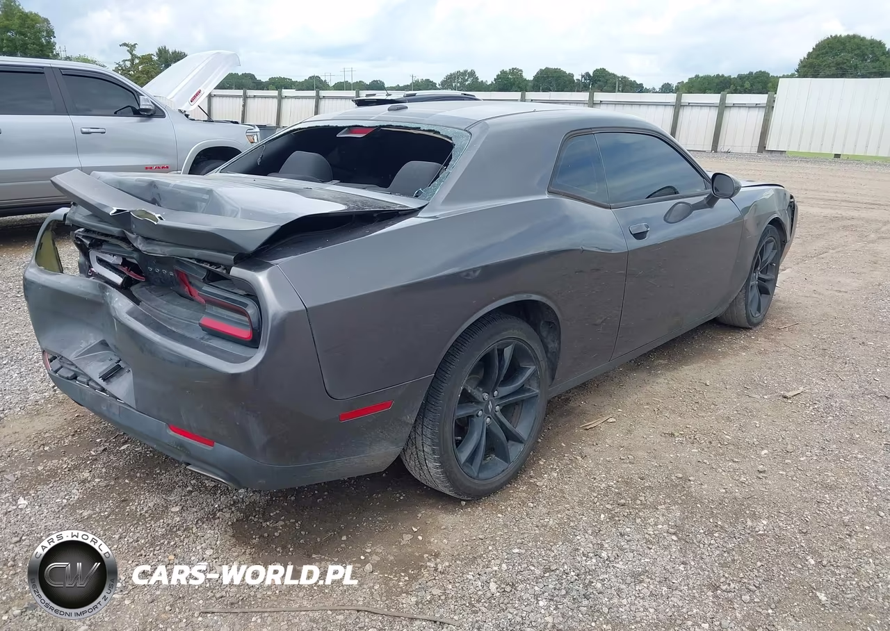 2018 Dodge Challenger Sxt VIN:2C3CDZAG4JH286812 - 4