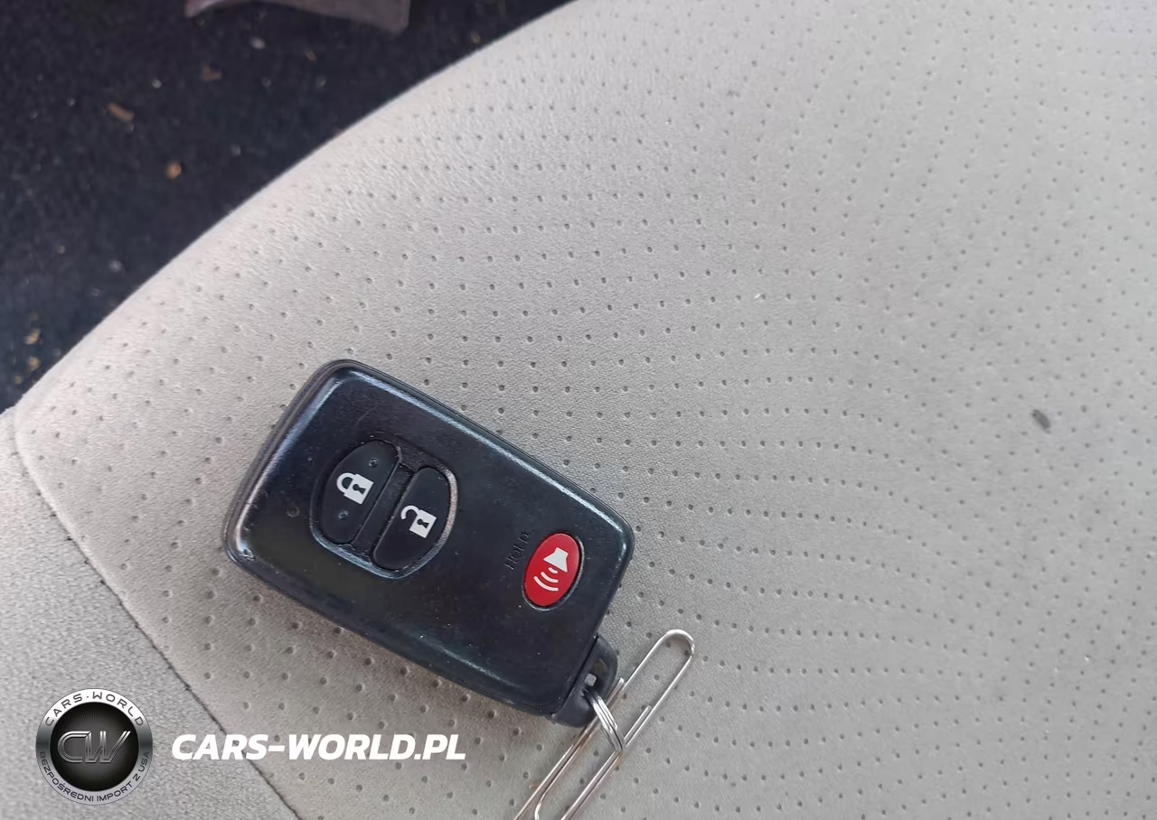 2015 Toyota Prius Two VIN:JTDKN3DU9F1979691 - 11