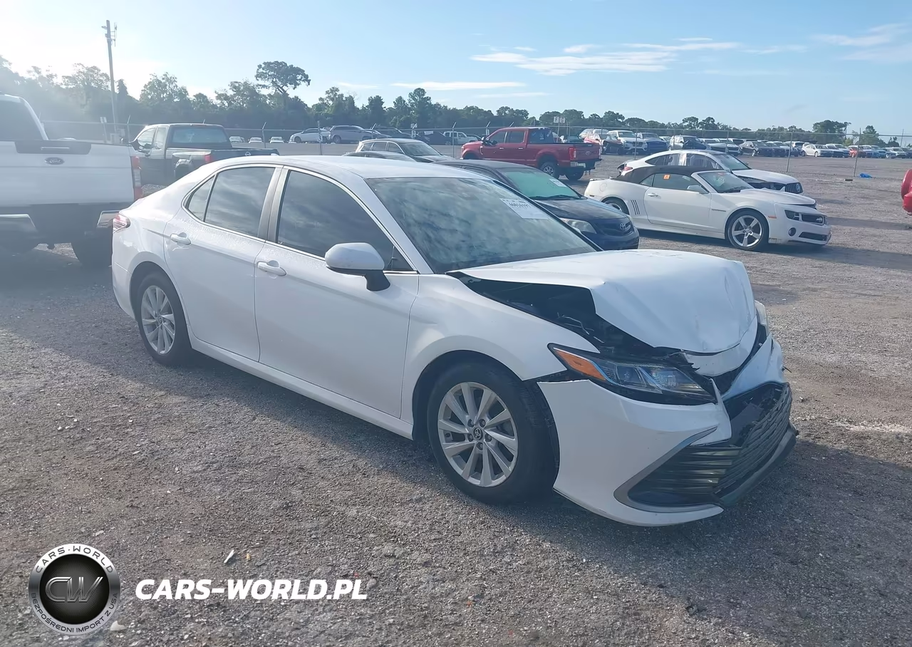2021 Toyota Camry Le – zdjęcie 1 z 16