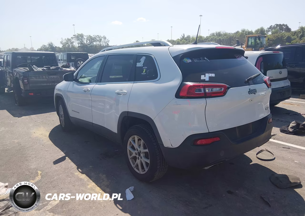 2017 Jeep Cherokee Latitude Fwd VIN:1C4PJLCS2HW641346 - 3