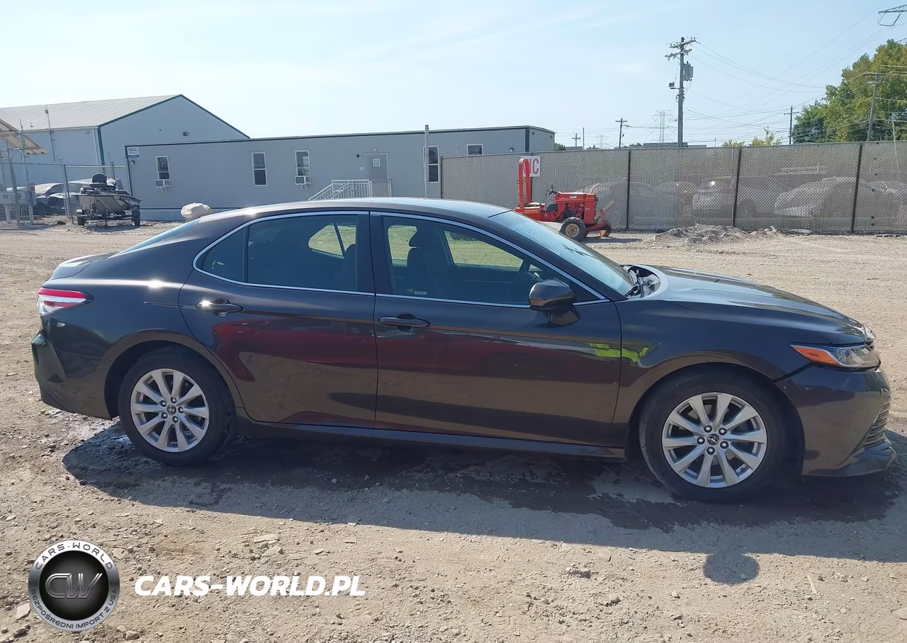 2018 Toyota Camry Le VIN:JTNB11HK0J3022805 - 14