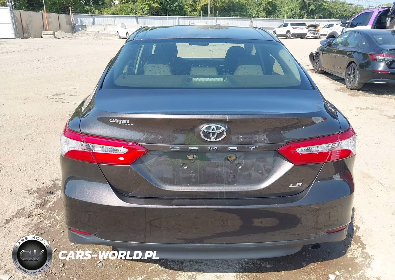2018 Toyota Camry Le VIN:JTNB11HK0J3022805 - 17