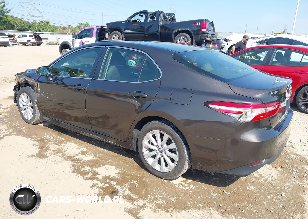 2018 Toyota Camry Le VIN:JTNB11HK0J3022805 - 3