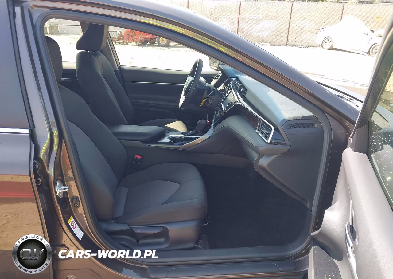 2018 Toyota Camry Le VIN:JTNB11HK0J3022805 - 5