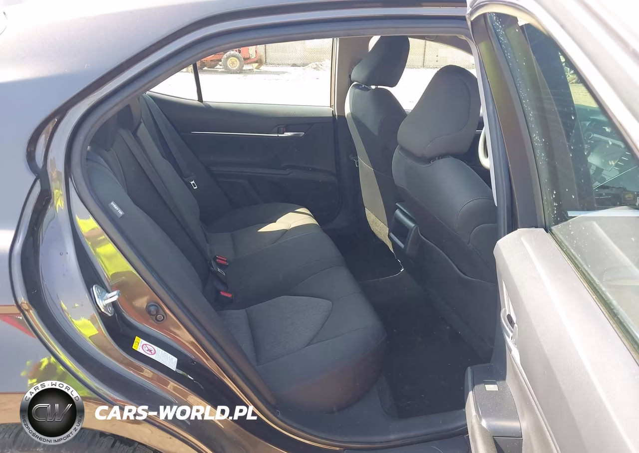 2018 Toyota Camry Le VIN:JTNB11HK0J3022805 - 8