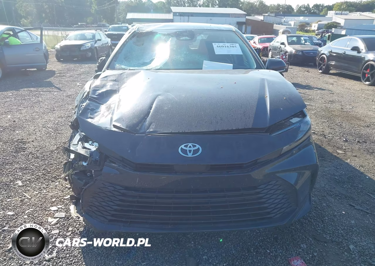 2025 Toyota Camry Le VIN:4T1DAACK6SU006877 - 13