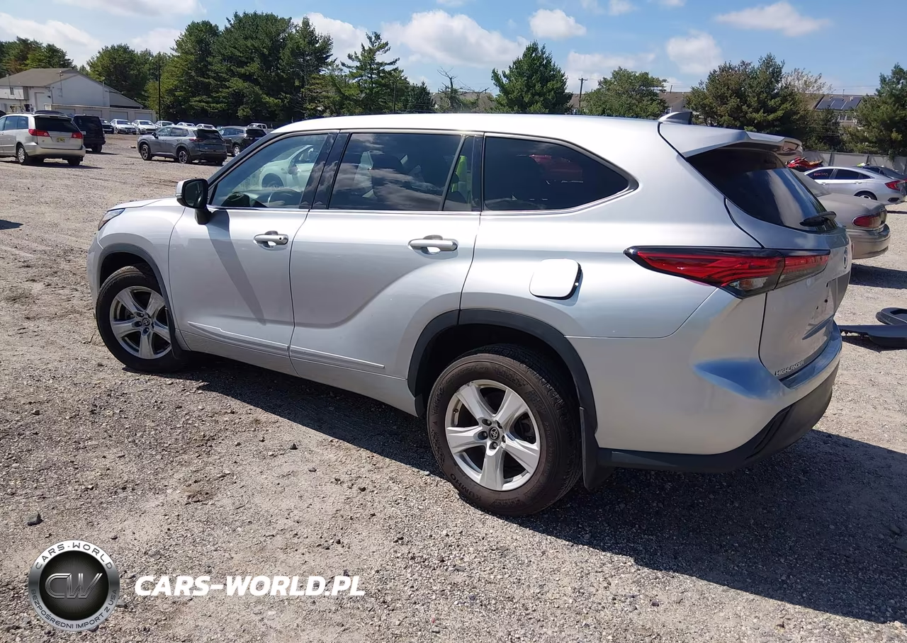 2022 Toyota Highlander Le VIN:5TDBZRBH4NS568603 - 3
