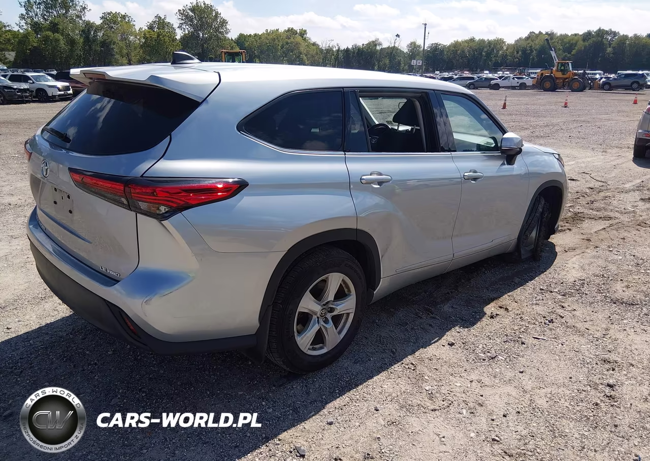 2022 Toyota Highlander Le VIN:5TDBZRBH4NS568603 - 4