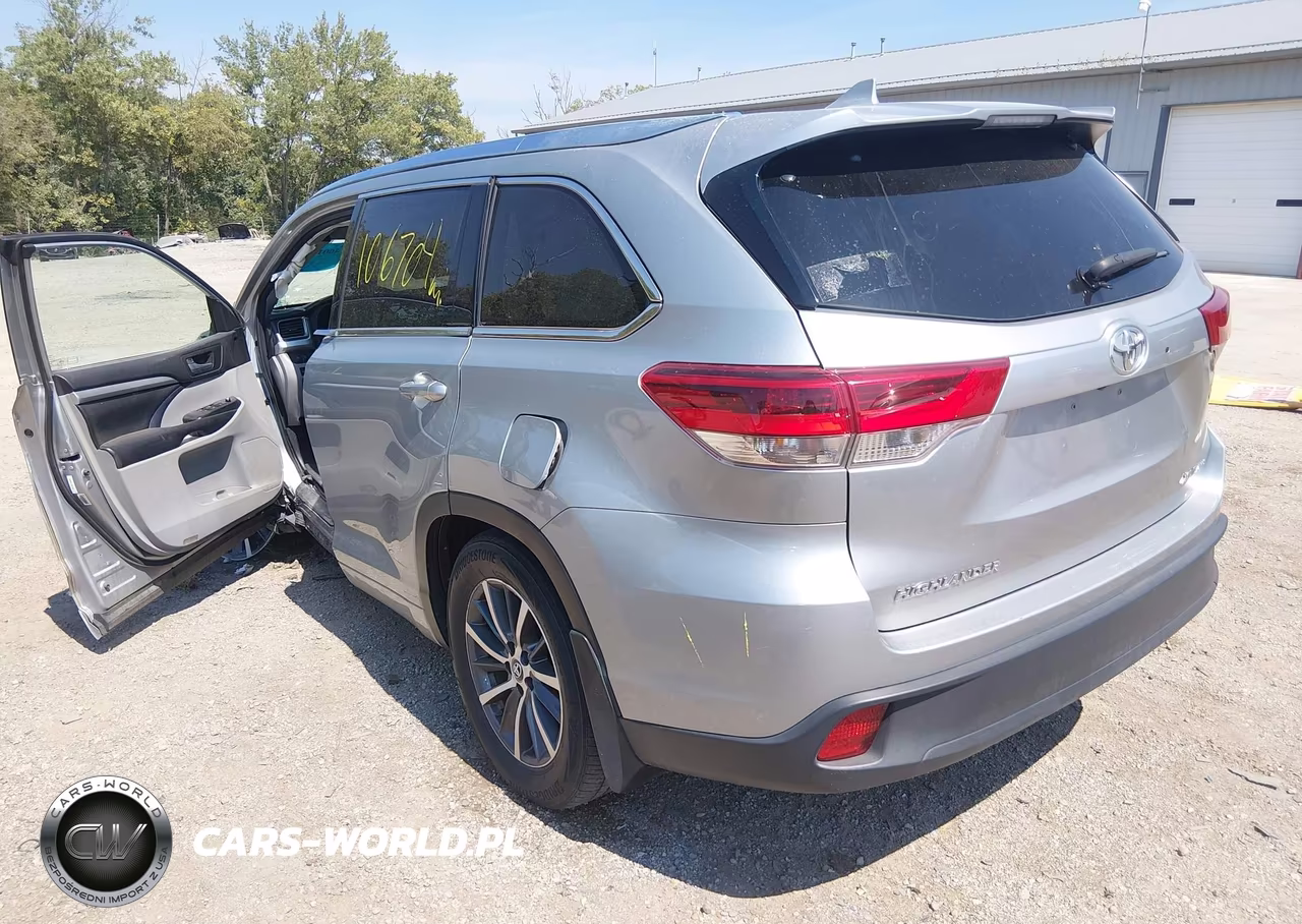 2018 Toyota Highlander Xle VIN:5TDJZRFH2JS808991 - 3