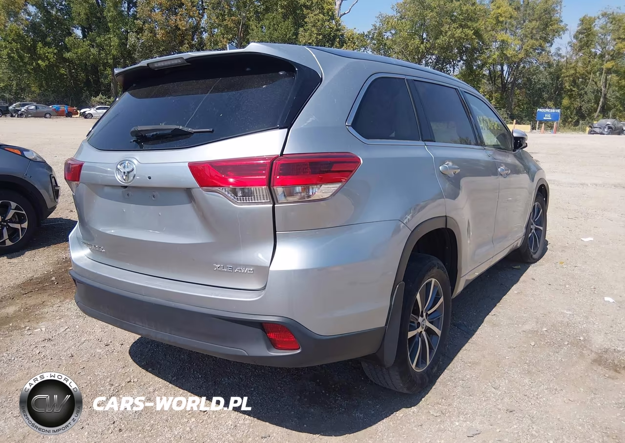 2018 Toyota Highlander Xle VIN:5TDJZRFH2JS808991 - 4