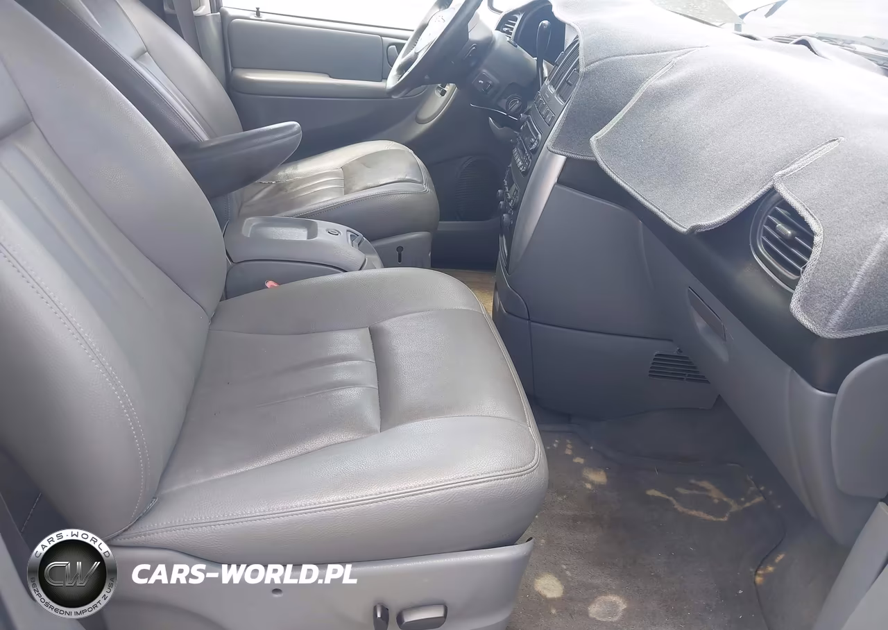 2007 Chrysler Town & Country Touring VIN:2A4GP54L07R136070 - 5
