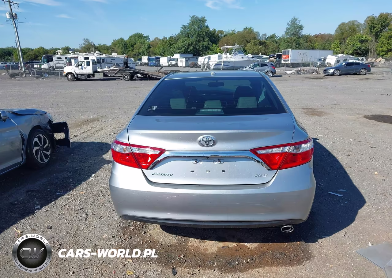 2015 Toyota Camry Xle VIN:4T1BF1FK7FU926415 - 17