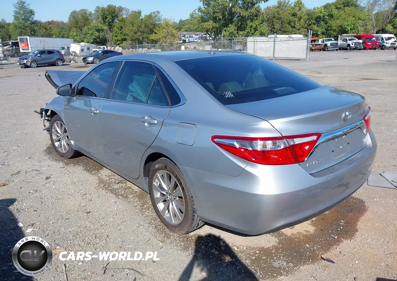 2015 Toyota Camry Xle VIN:4T1BF1FK7FU926415 - 3