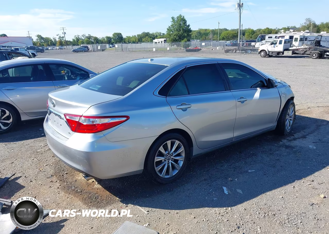2015 Toyota Camry Xle VIN:4T1BF1FK7FU926415 - 4