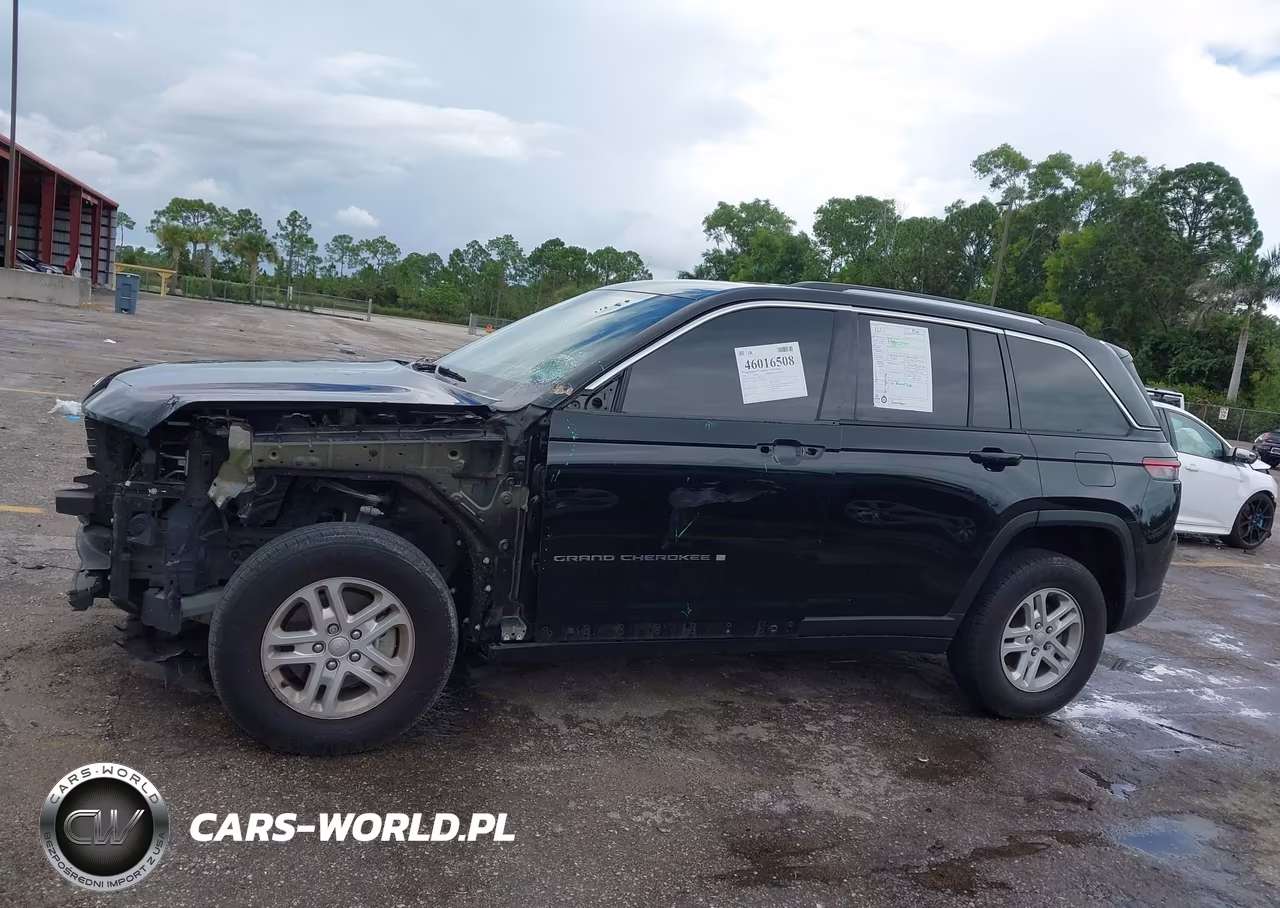 2023 Jeep Grand Cherokee Laredo 4X2 VIN:1C4RJGAG2PC534702 - 15