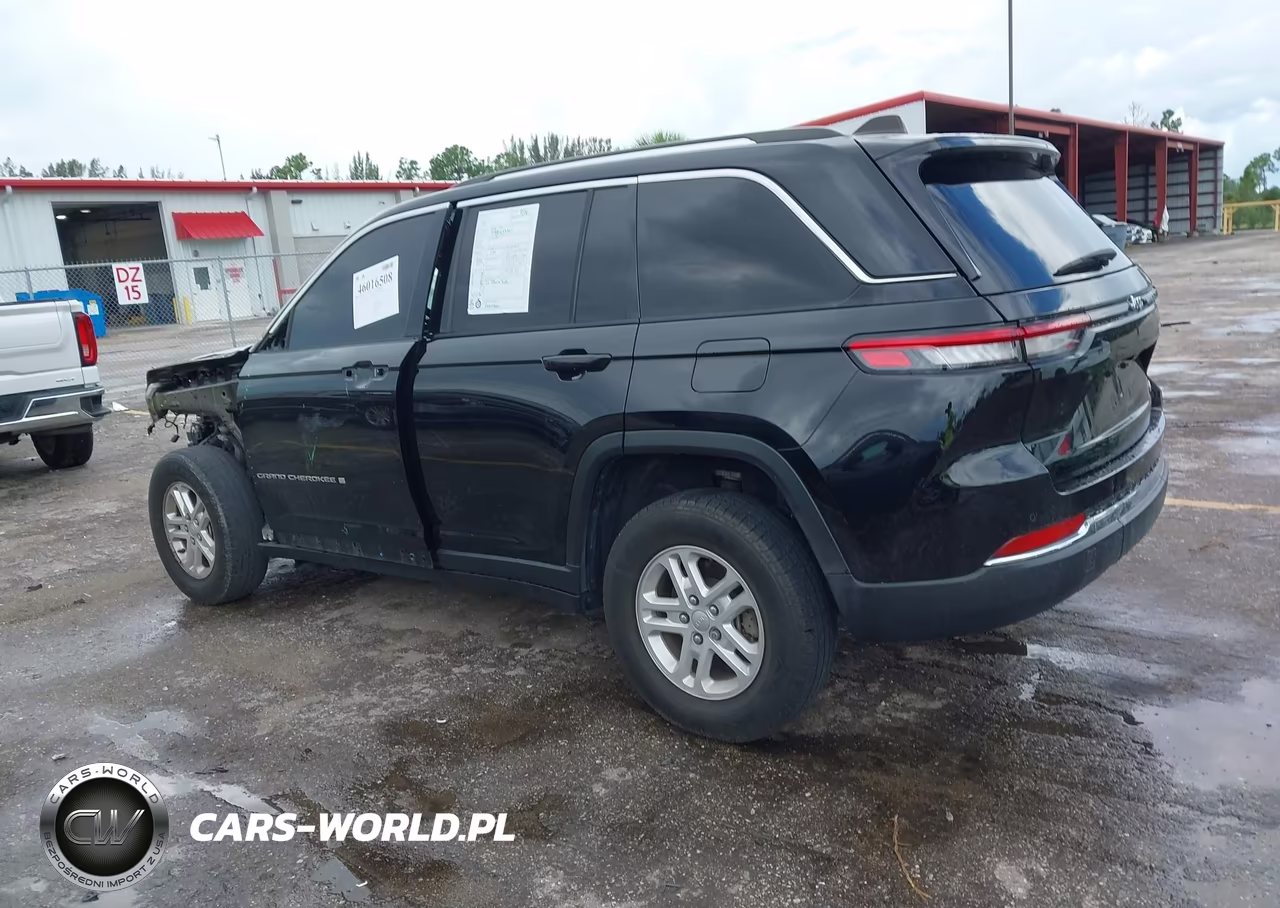 2023 Jeep Grand Cherokee Laredo 4X2 VIN:1C4RJGAG2PC534702 - 3