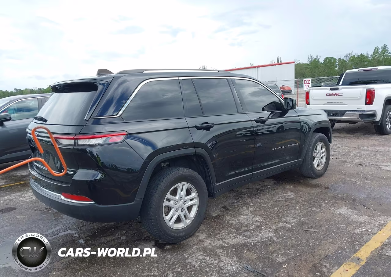 2023 Jeep Grand Cherokee Laredo 4X2 VIN:1C4RJGAG2PC534702 - 4