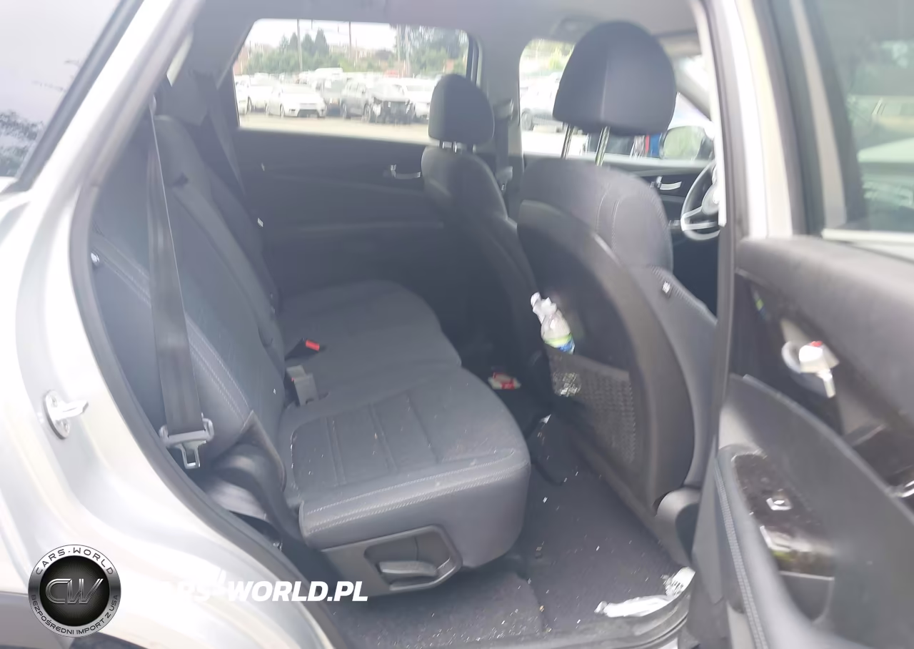 2018 Kia Sorento 2.4L L VIN:5XYPG4A39JG358414 - 8