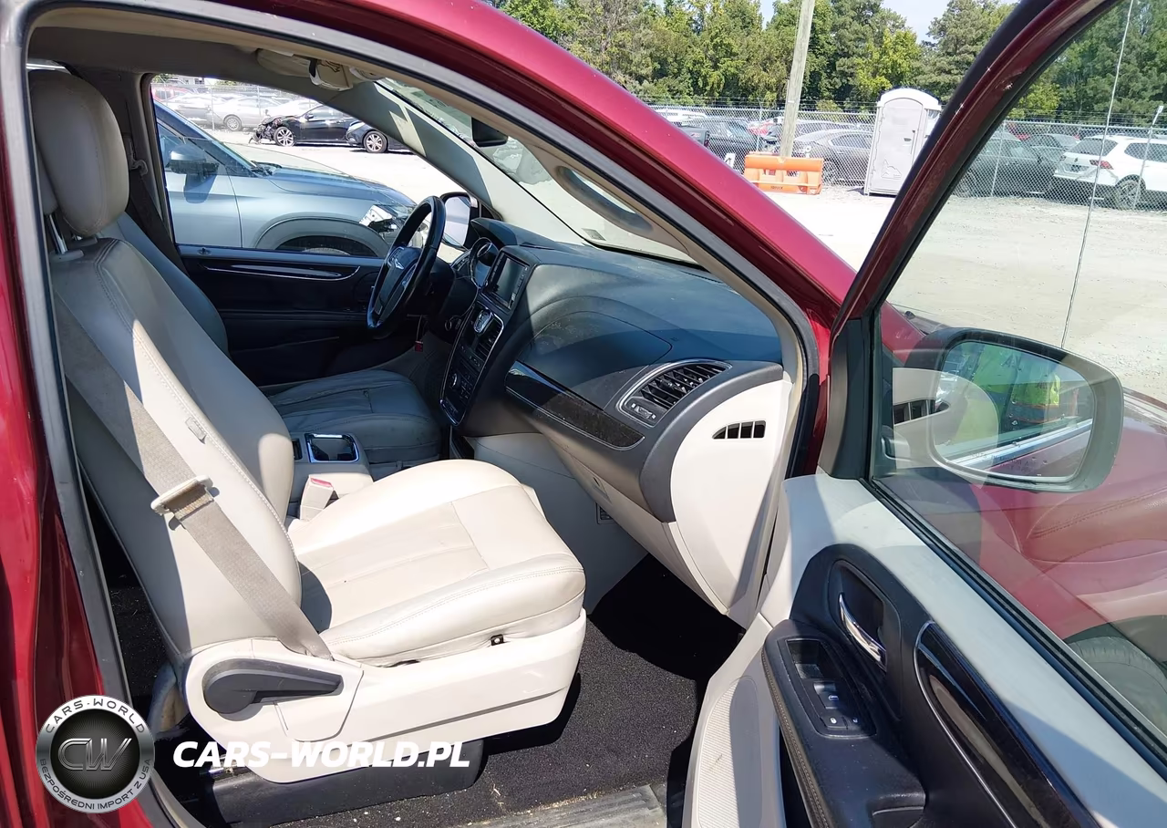 2013 Chrysler Town & Country Touring VIN:2C4RC1BG5DR560347 - 5