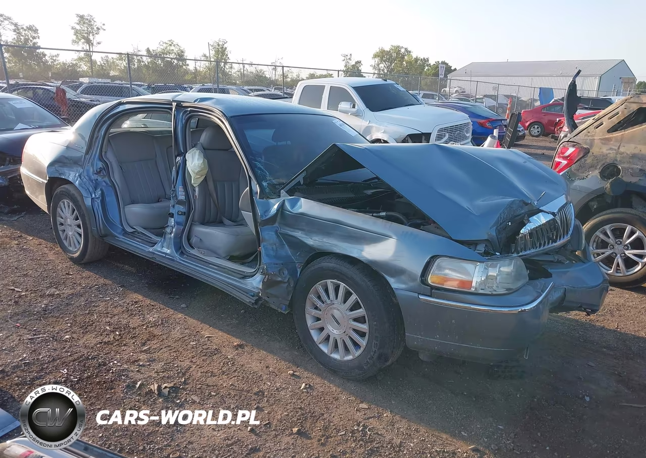 2004 Lincoln Town Car Executive-Signature