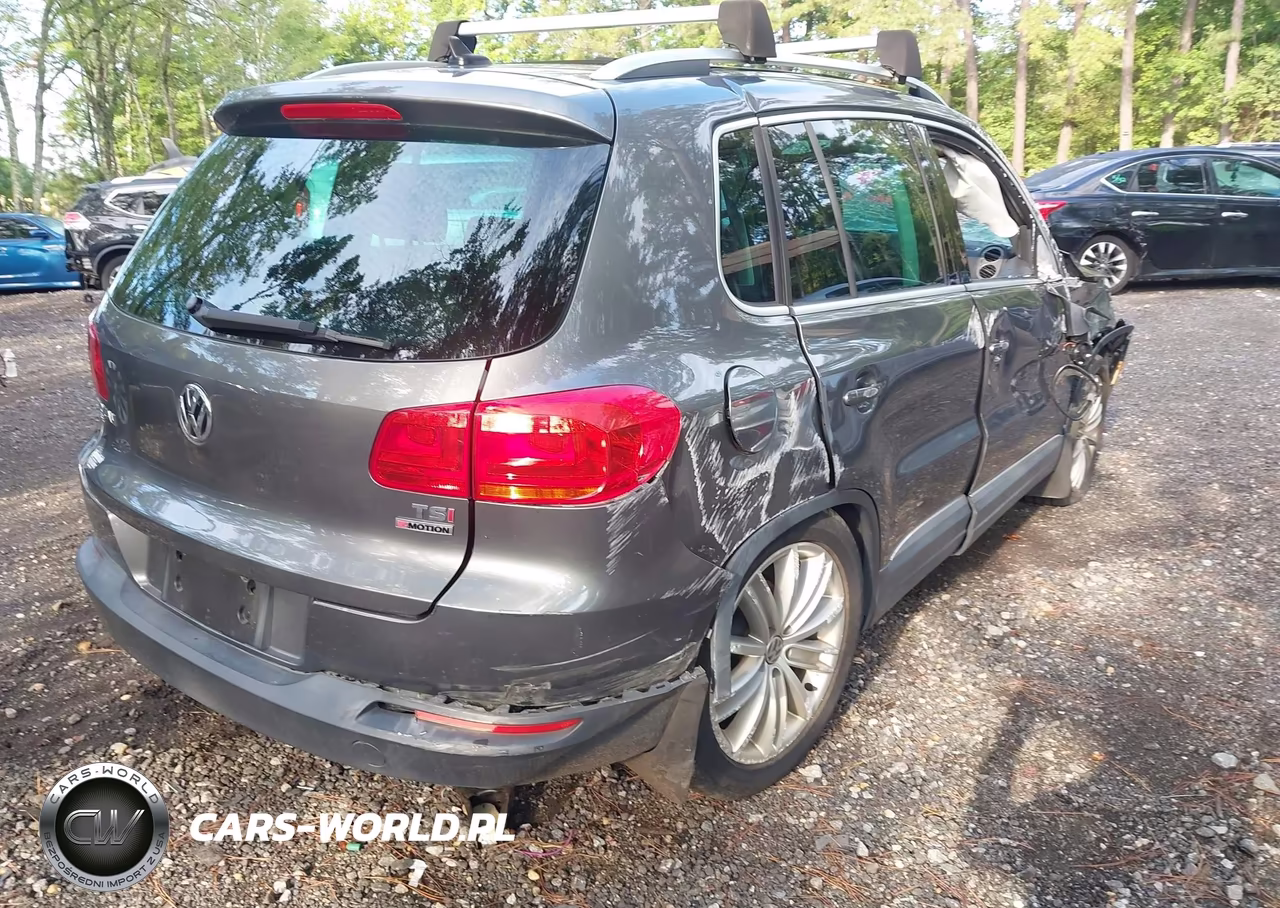 2016 Volkswagen Tiguan Se VIN:WVGBV7AX2GW579767 - 4