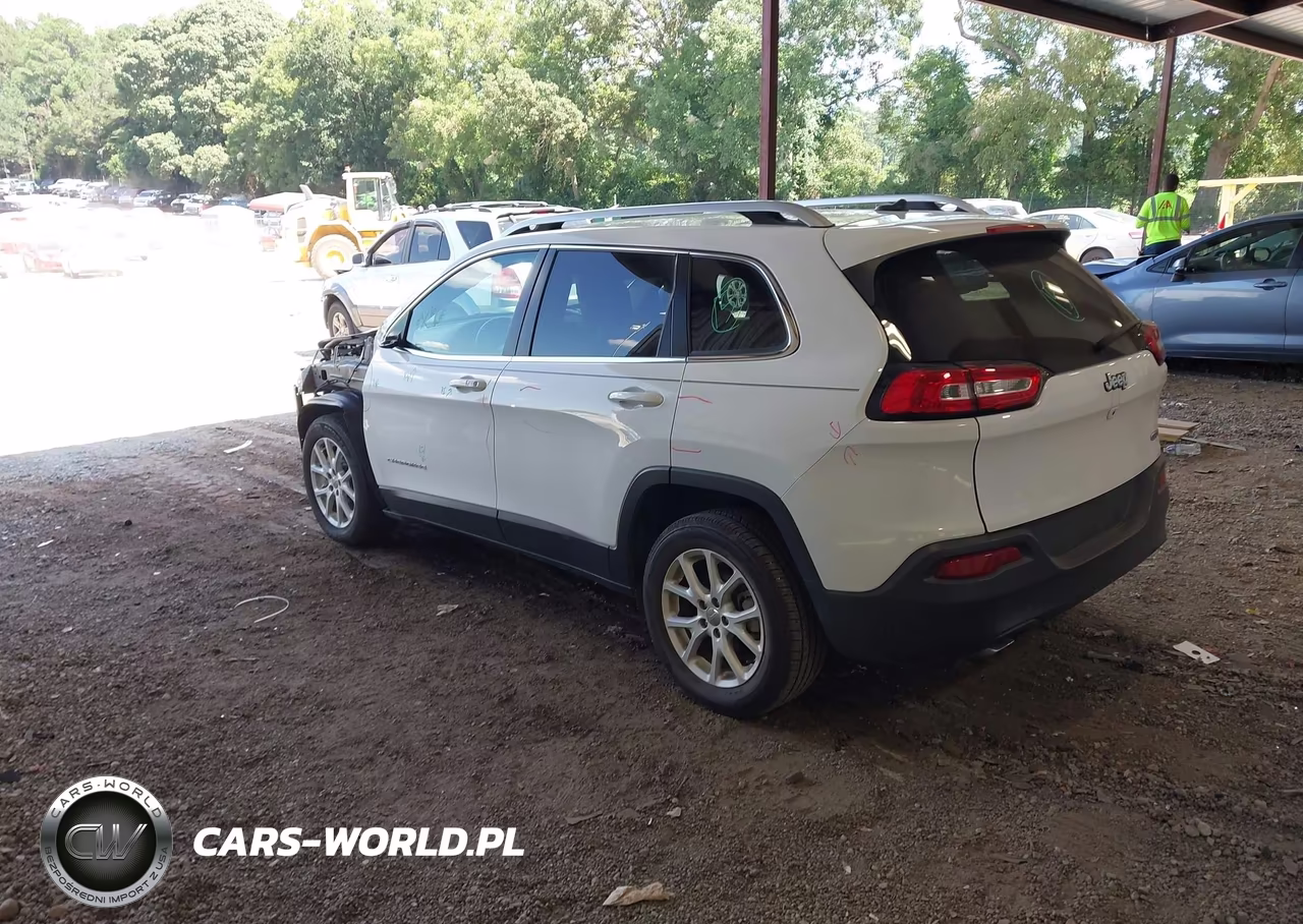 2018 Jeep Cherokee Latitude Fwd VIN:1C4PJLCBXJD615188 - 3