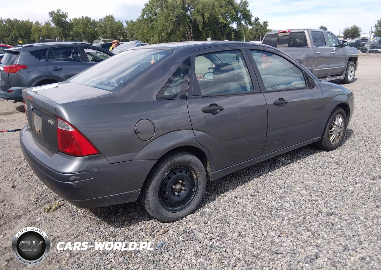 2005 Ford Focus Zx4 VIN:1FAHP34N65W241769 - 4