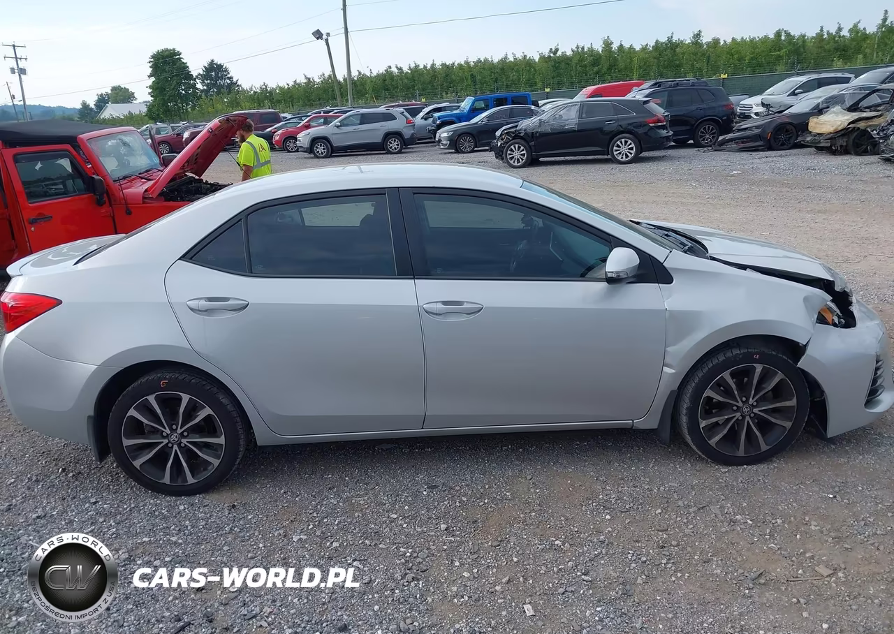 2018 Toyota Corolla Se VIN:5YFBURHE6JP815165 - 13