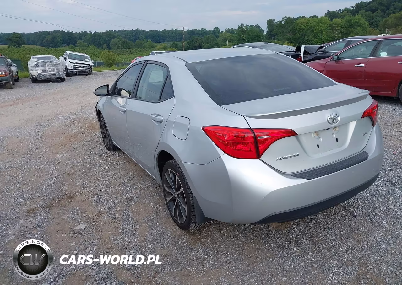 2018 Toyota Corolla Se VIN:5YFBURHE6JP815165 - 3