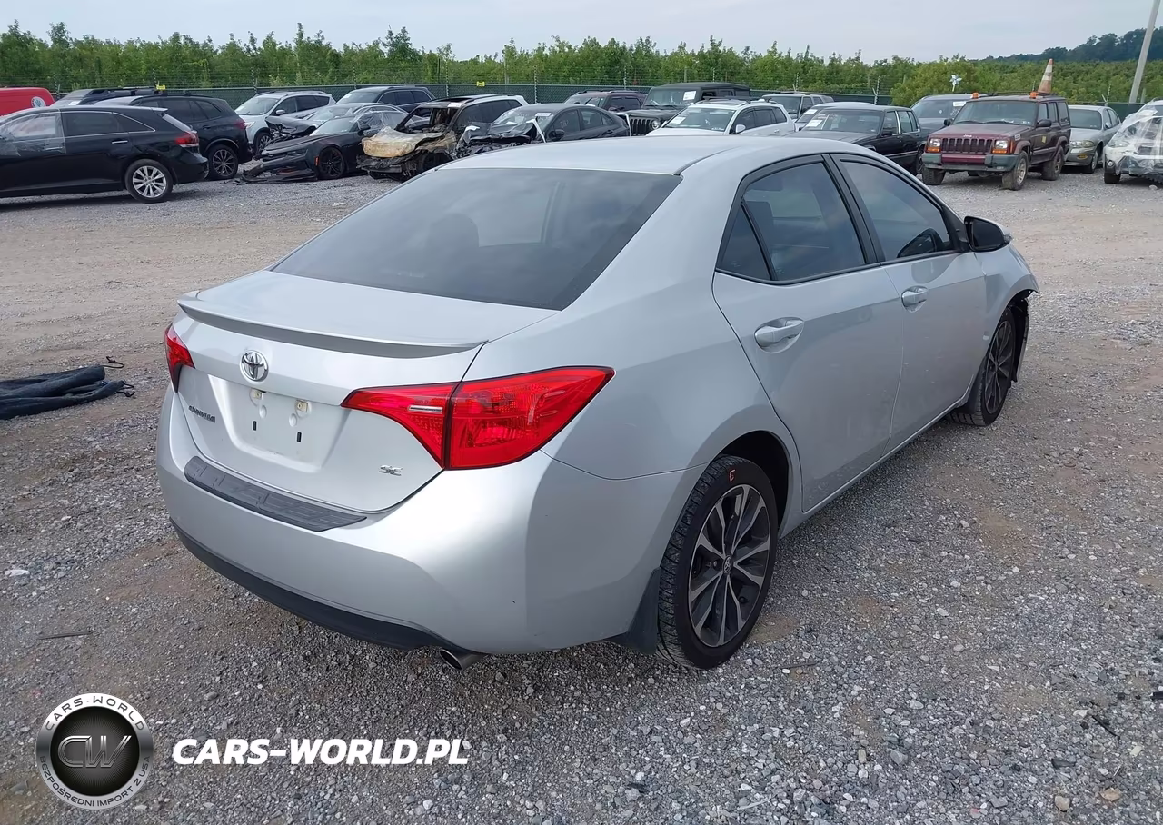 2018 Toyota Corolla Se VIN:5YFBURHE6JP815165 - 4