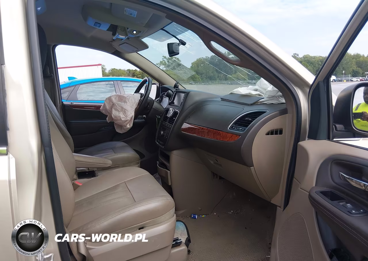 2016 Chrysler Town & Country Touring VIN:2C4RC1BG1GR172696 - 5