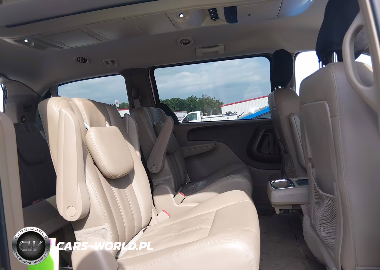2016 Chrysler Town & Country Touring VIN:2C4RC1BG1GR172696 - 8