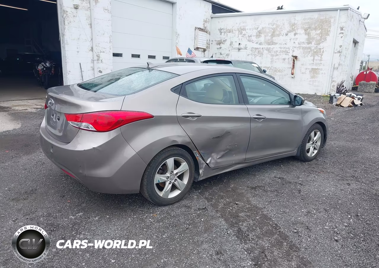 2012 Hyundai Elantra Gls VIN:5NPDH4AE1CH117783 - 4