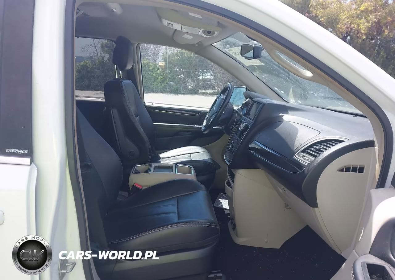 2014 Chrysler Town & Country Touring VIN:2C4RC1BG8ER336765 - 5