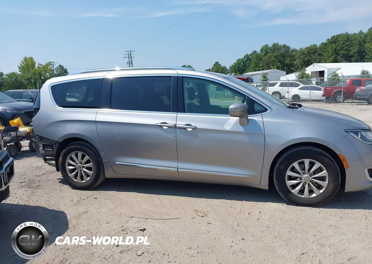 2018 Chrysler Pacifica Touring L VIN:2C4RC1BG9JR246759 - 13