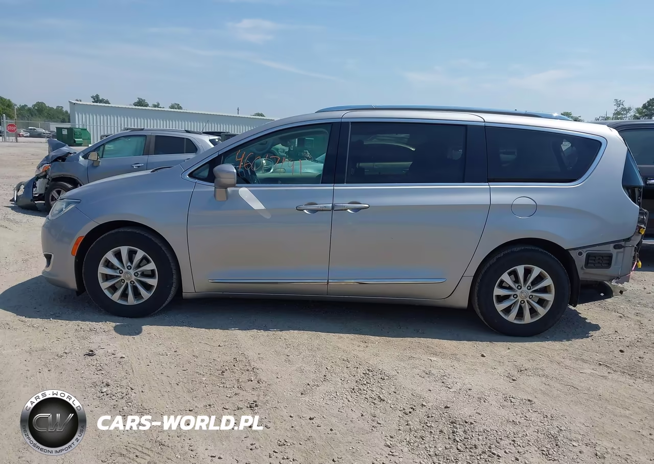 2018 Chrysler Pacifica Touring L VIN:2C4RC1BG9JR246759 - 14