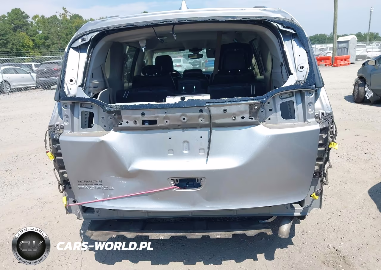 2018 Chrysler Pacifica Touring L VIN:2C4RC1BG9JR246759 - 16