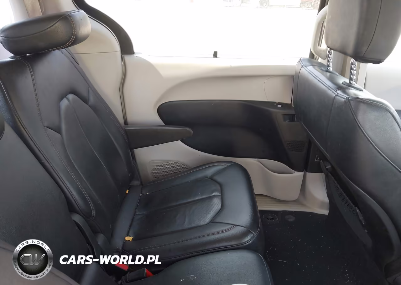 2018 Chrysler Pacifica Touring L VIN:2C4RC1BG9JR246759 - 8