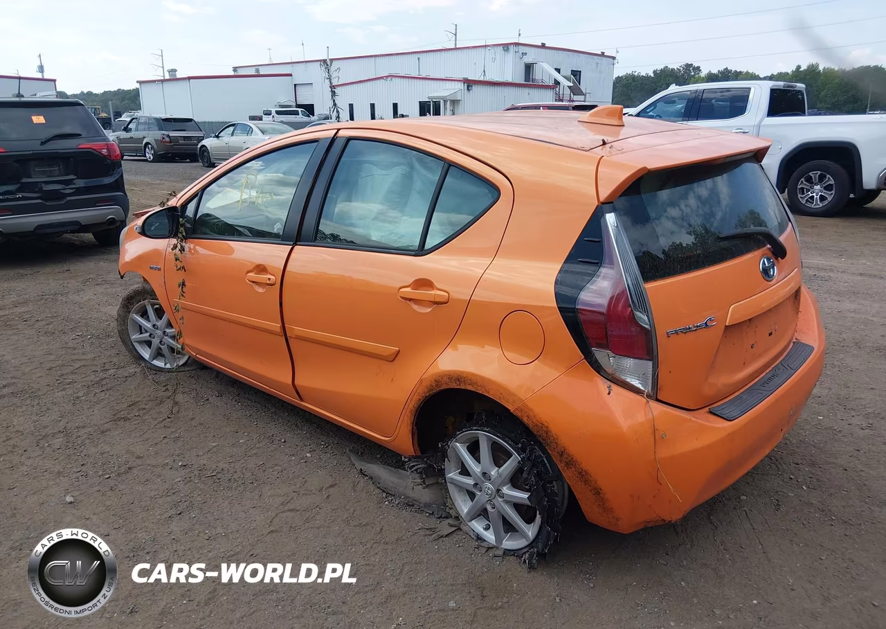 2015 Toyota Prius C Three VIN:JTDKDTB38F1087283 - 3