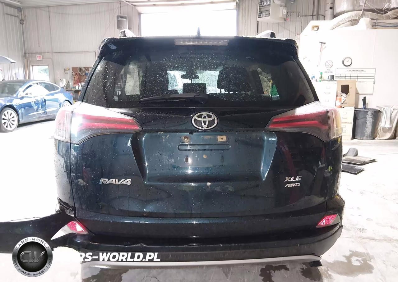 2018 Toyota Rav4 Xle VIN:JTMRFREV1JJ747715 - 17