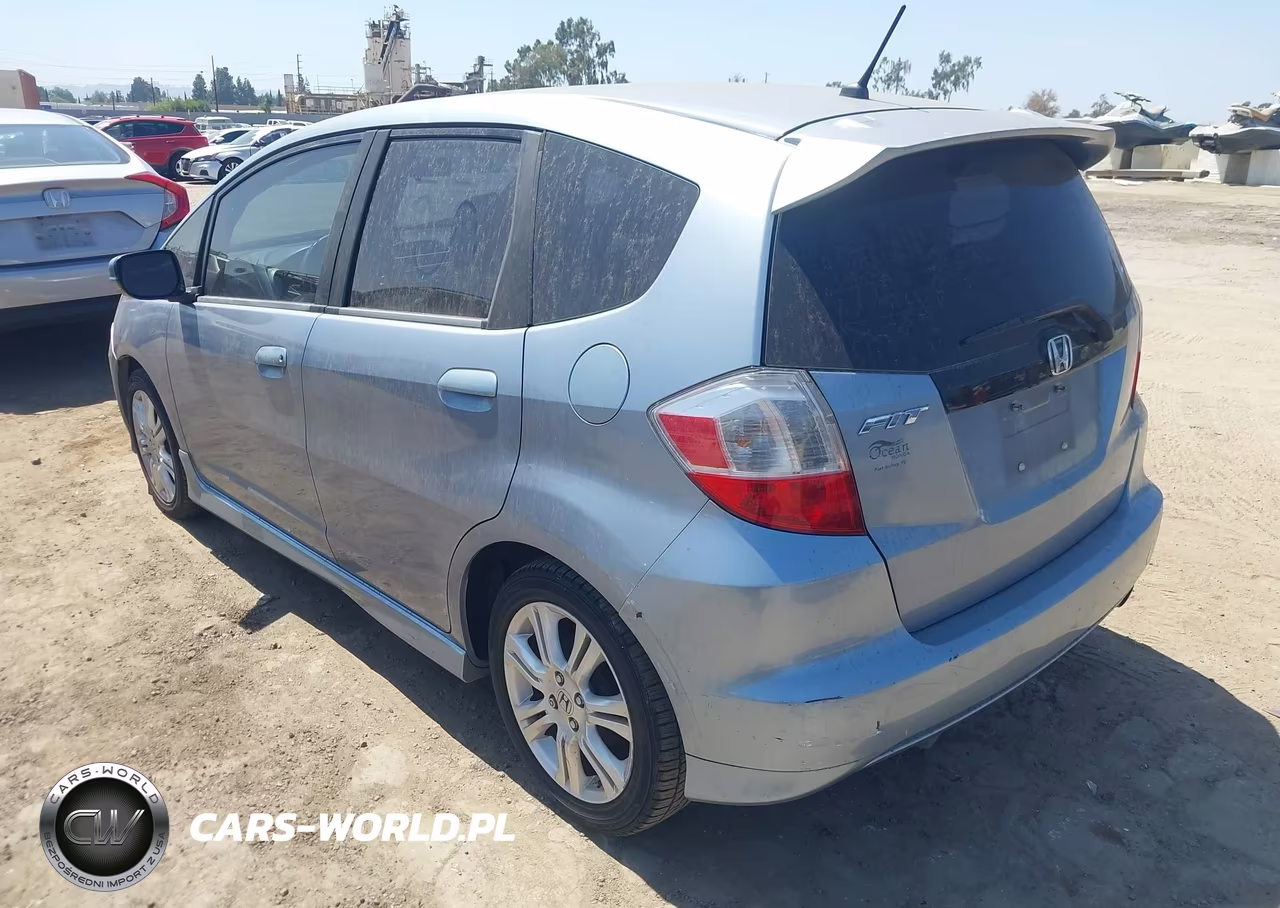 2011 Honda Fit Sport VIN:JHMGE8H52BC021799 - 3