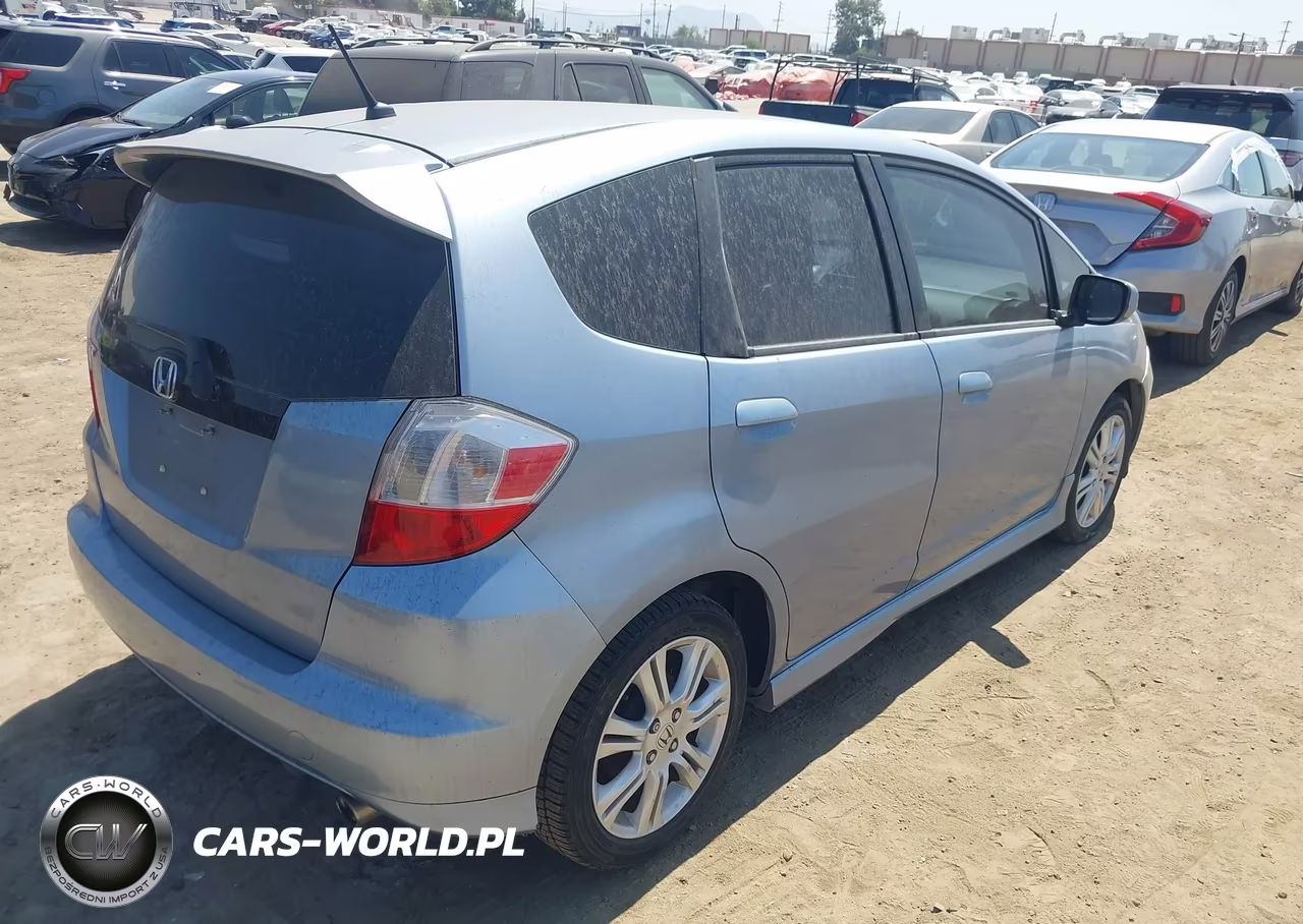 2011 Honda Fit Sport VIN:JHMGE8H52BC021799 - 4