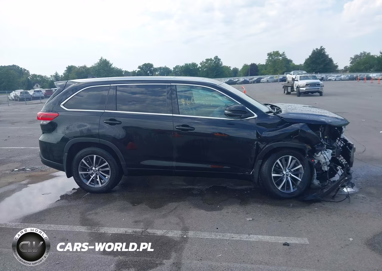 2018 Toyota Highlander Xle VIN:5TDJZRFH8JS529481 - 13