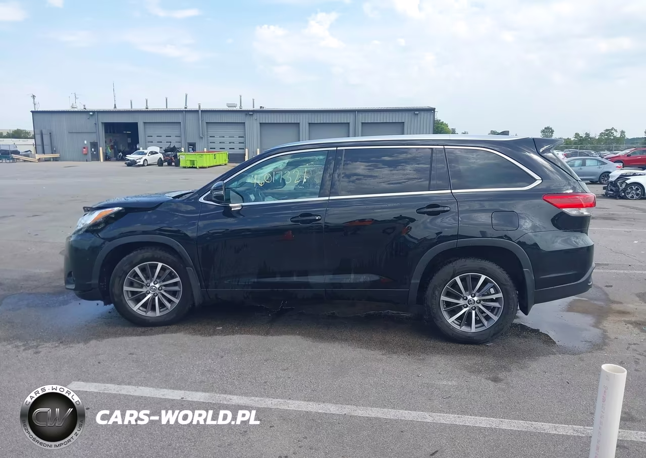 2018 Toyota Highlander Xle VIN:5TDJZRFH8JS529481 - 14