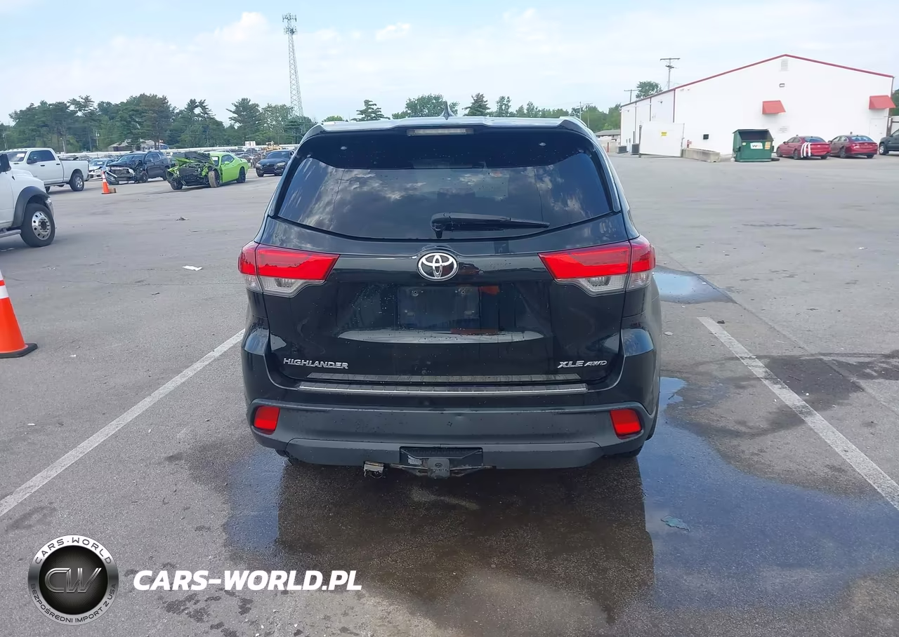 2018 Toyota Highlander Xle VIN:5TDJZRFH8JS529481 - 16